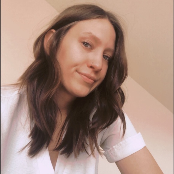 Poshmark profile picture for @riii